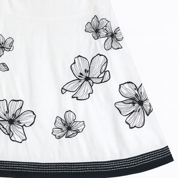 Tribal Women's Size 6 White/Black Lined Floral Embroidered A-Line Skirt. - Picture 2 of 2